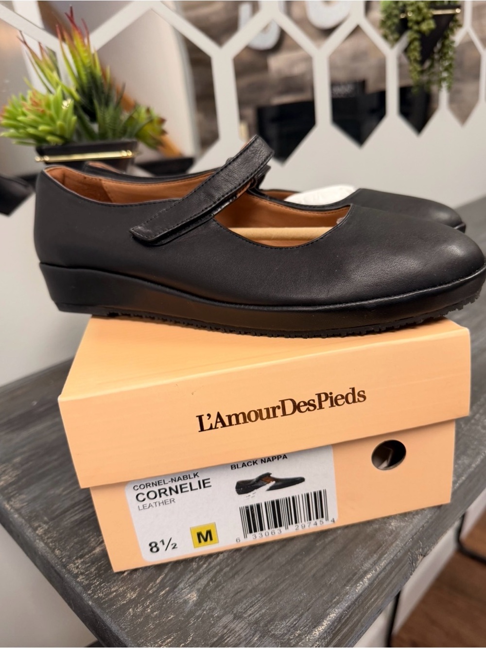 L’Amour Des Pieds Cornelie Black Nappa Leather Mary Jane Flats 8.5 NWT